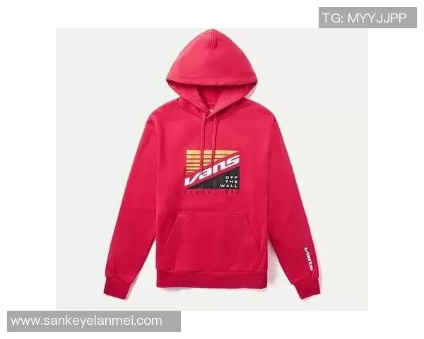 足球明星代言CK广告魅力尽显时尚风采与运动精神的完美结合 足球明星代言CK广告魅力尽显时尚风采与运动精神的完美结合